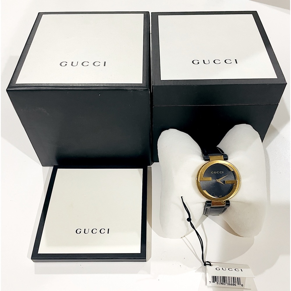 Gucci interlocking gold G leather strap watch